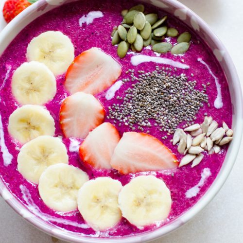 dragon fruit smoothie bowl