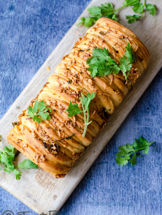 Cheesy Garlic Herb Pull Apart Bread