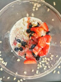 method for mixed berry overnight oats
