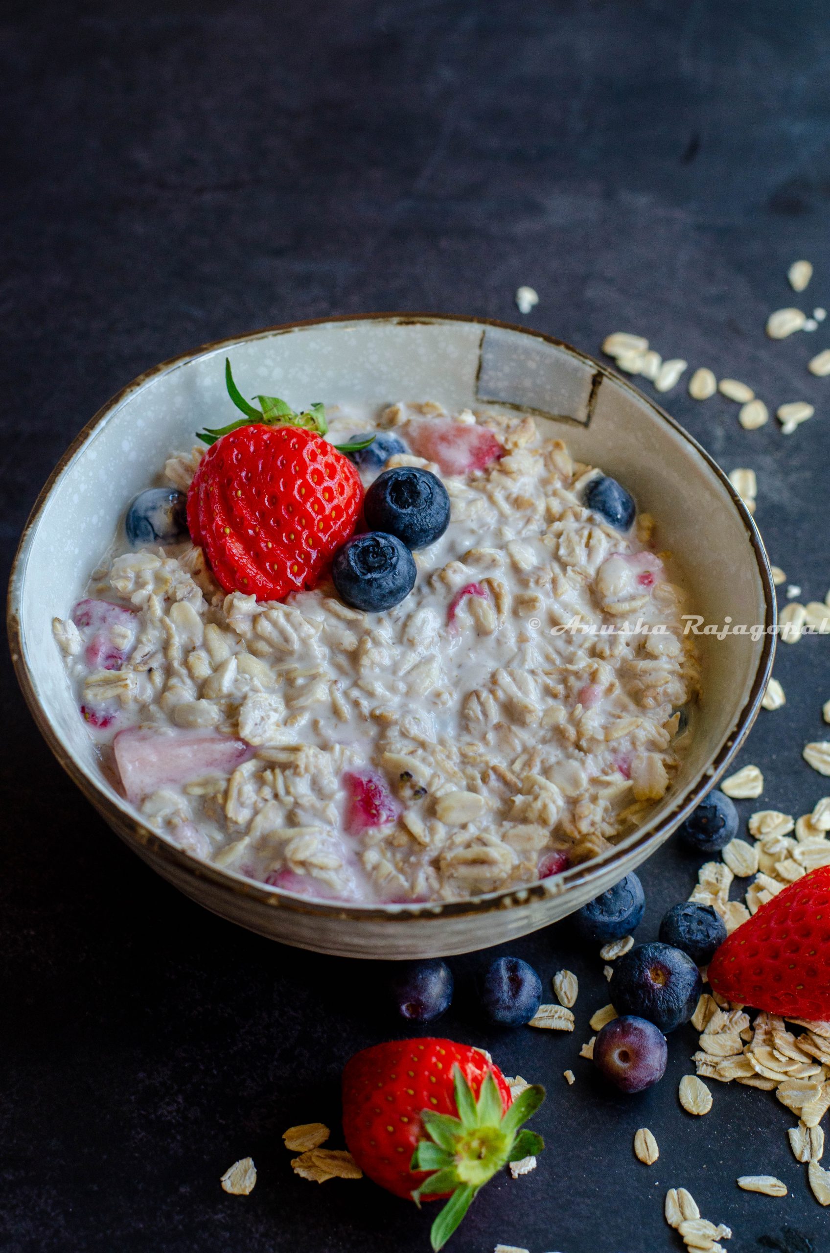 Berry Overnight Oats Crumble Cup