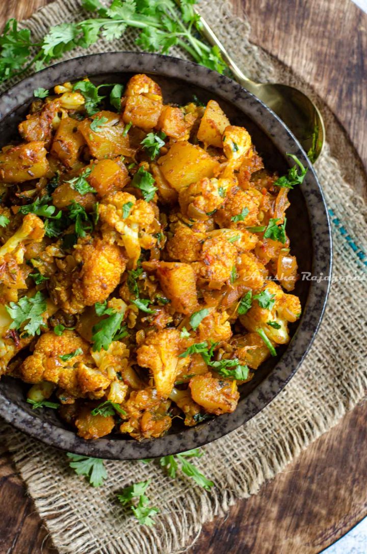 Aloo Gobi (Potato &amp; Cauliflower Curry) - Tomato Blues