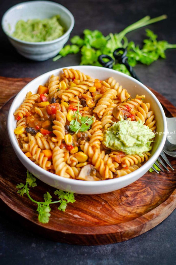 easy-vegetarian-taco-pasta-served-in-a-white-bowl-with-guacamole