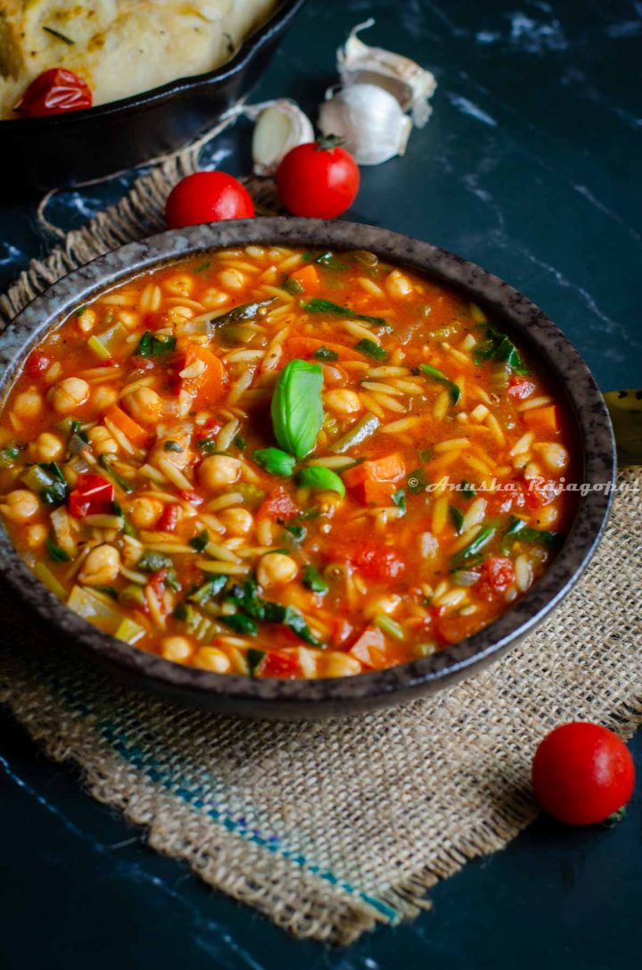 easy-chickpeas-soup-with-canned-chickpeas