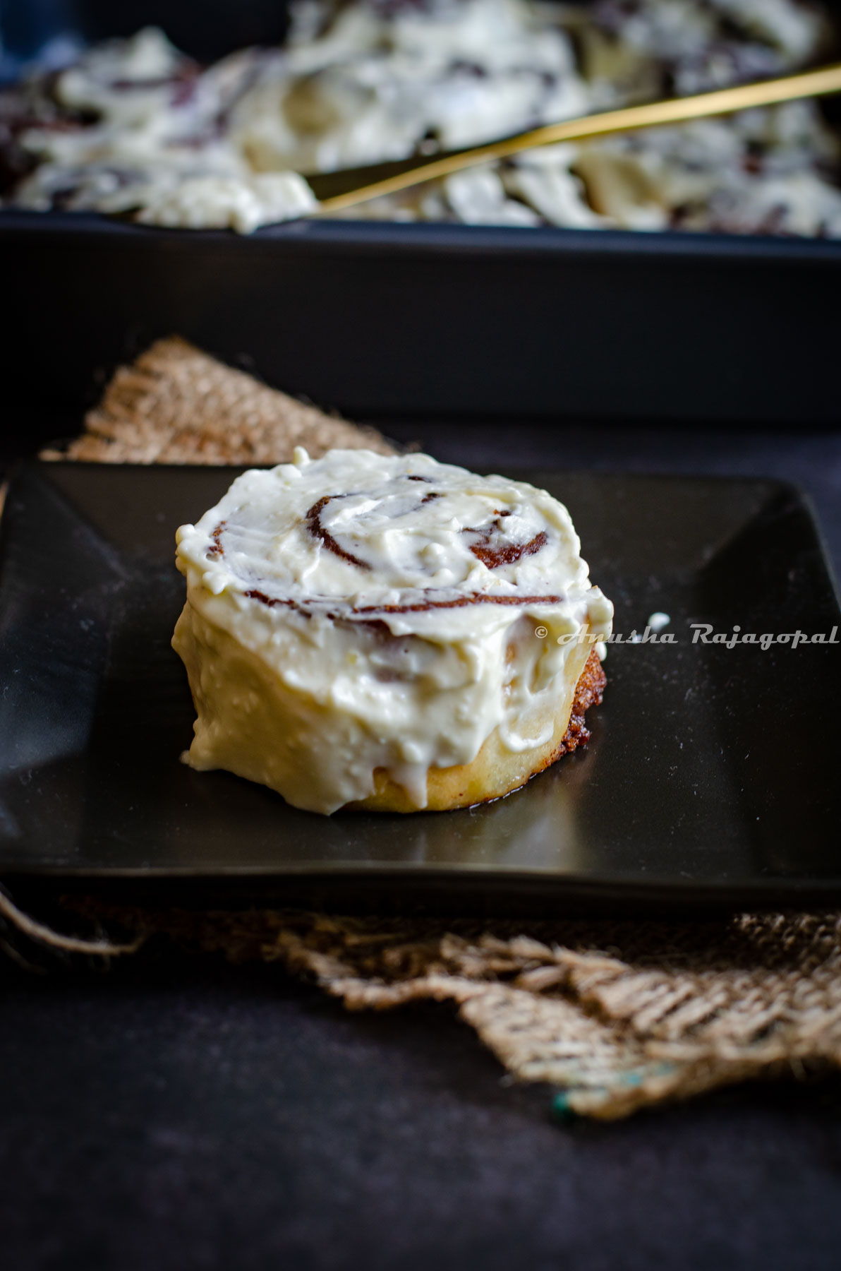 air fryer cinnamon roll with cream cheese frosting