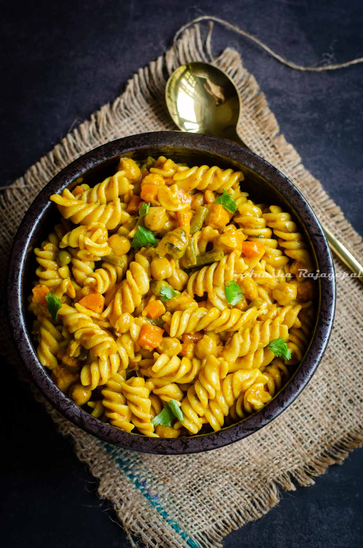 Easy One Pot Creamy Curry Pasta - Tomato Blues