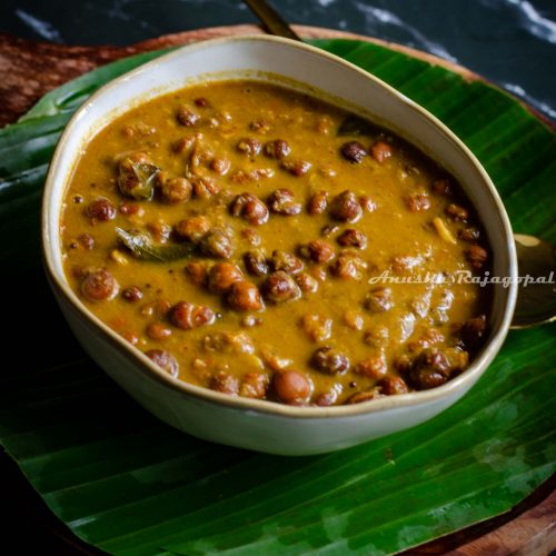 Kerala Kadala Curry; a brown chickpea curry served in a bowl